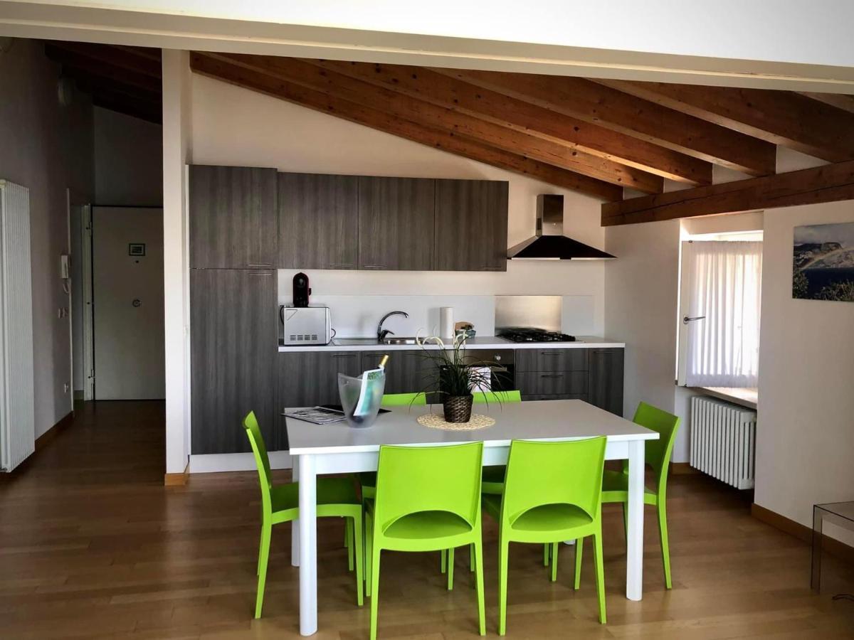 Villa Borgo Borago เบรนโซเน ซูล การ์ดา ภายนอก รูปภาพ