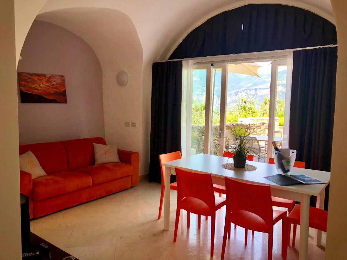 Villa Borgo Borago เบรนโซเน ซูล การ์ดา ภายนอก รูปภาพ