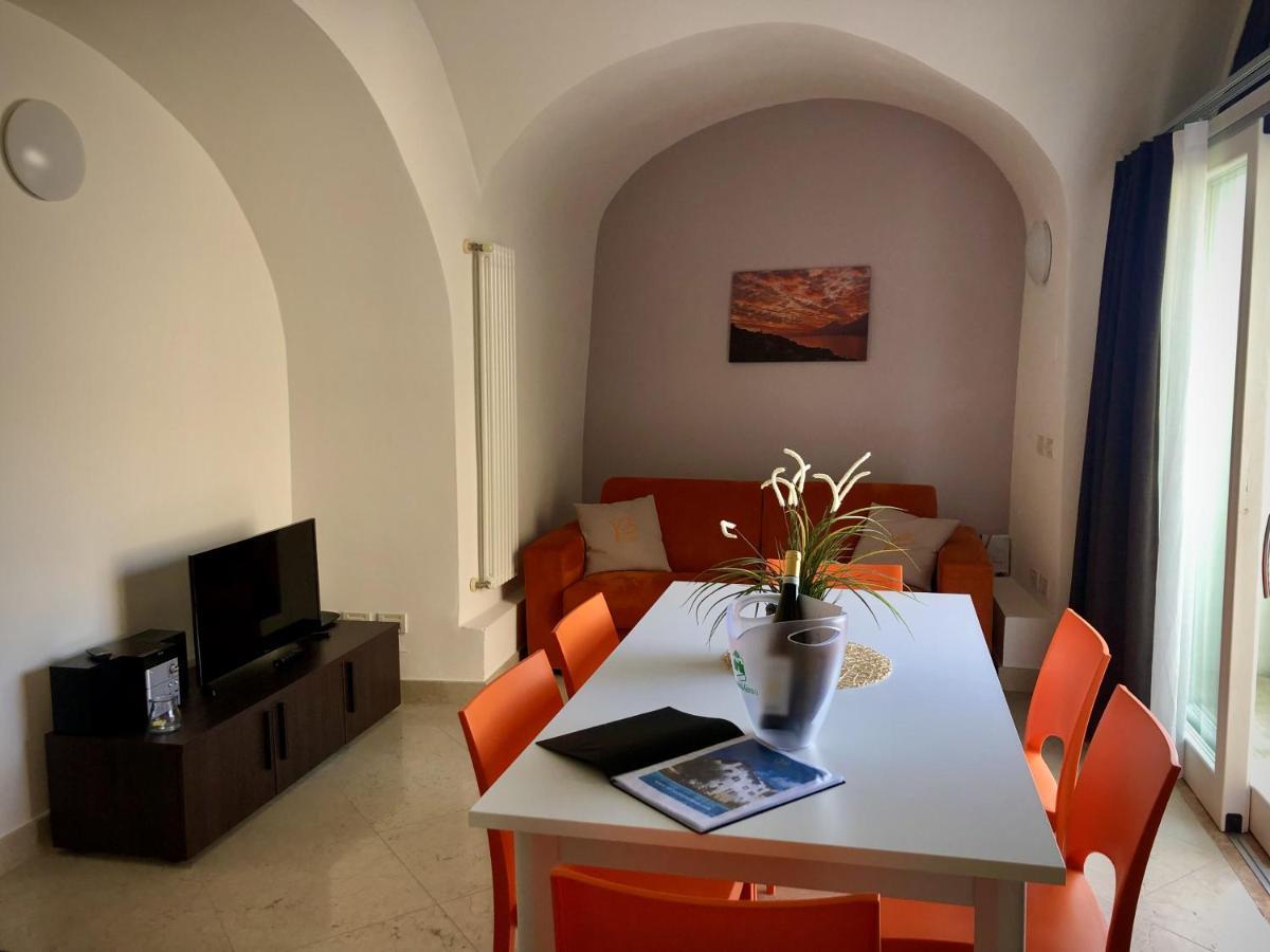 Villa Borgo Borago เบรนโซเน ซูล การ์ดา ภายนอก รูปภาพ