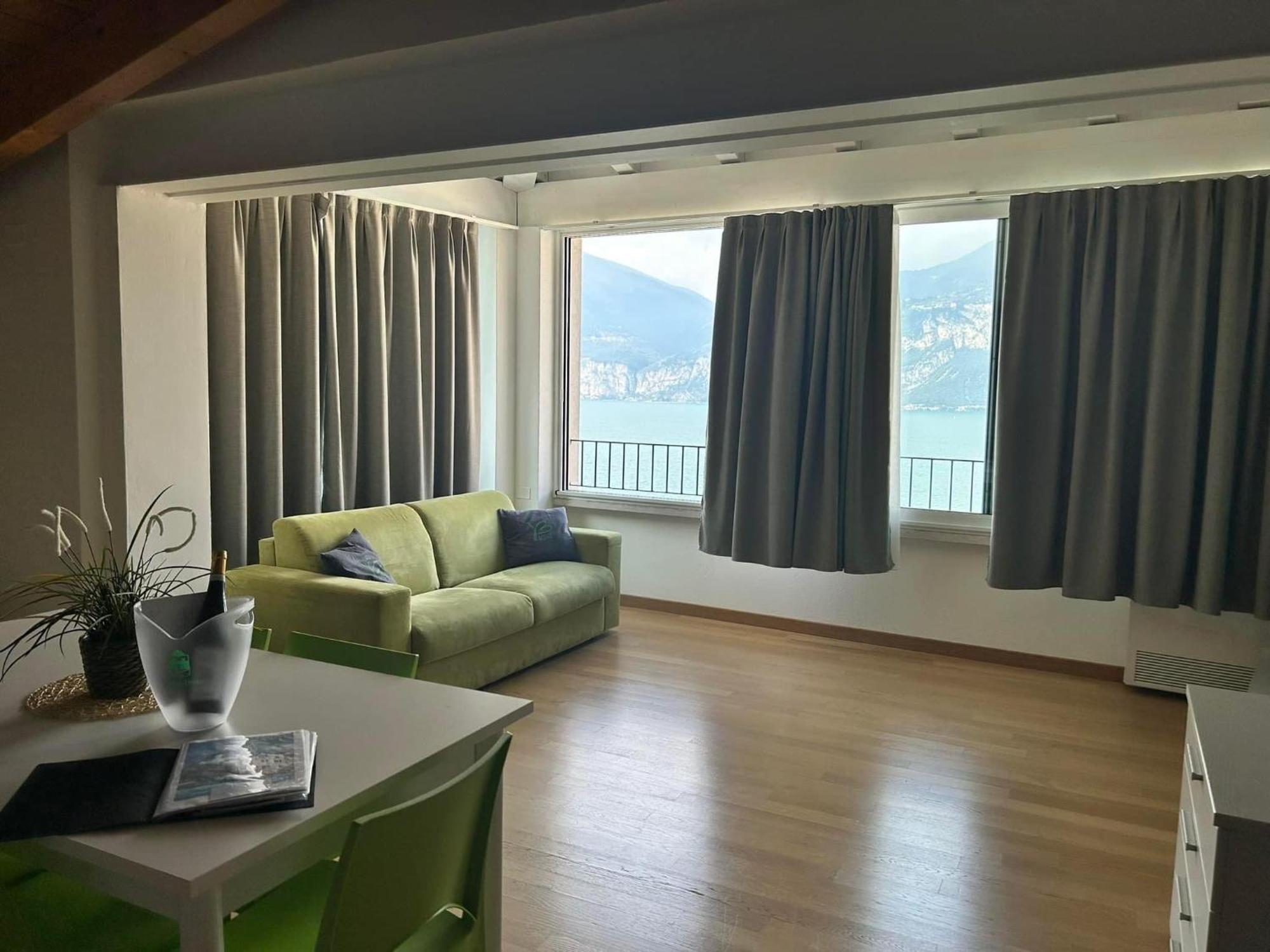 Villa Borgo Borago เบรนโซเน ซูล การ์ดา ภายนอก รูปภาพ