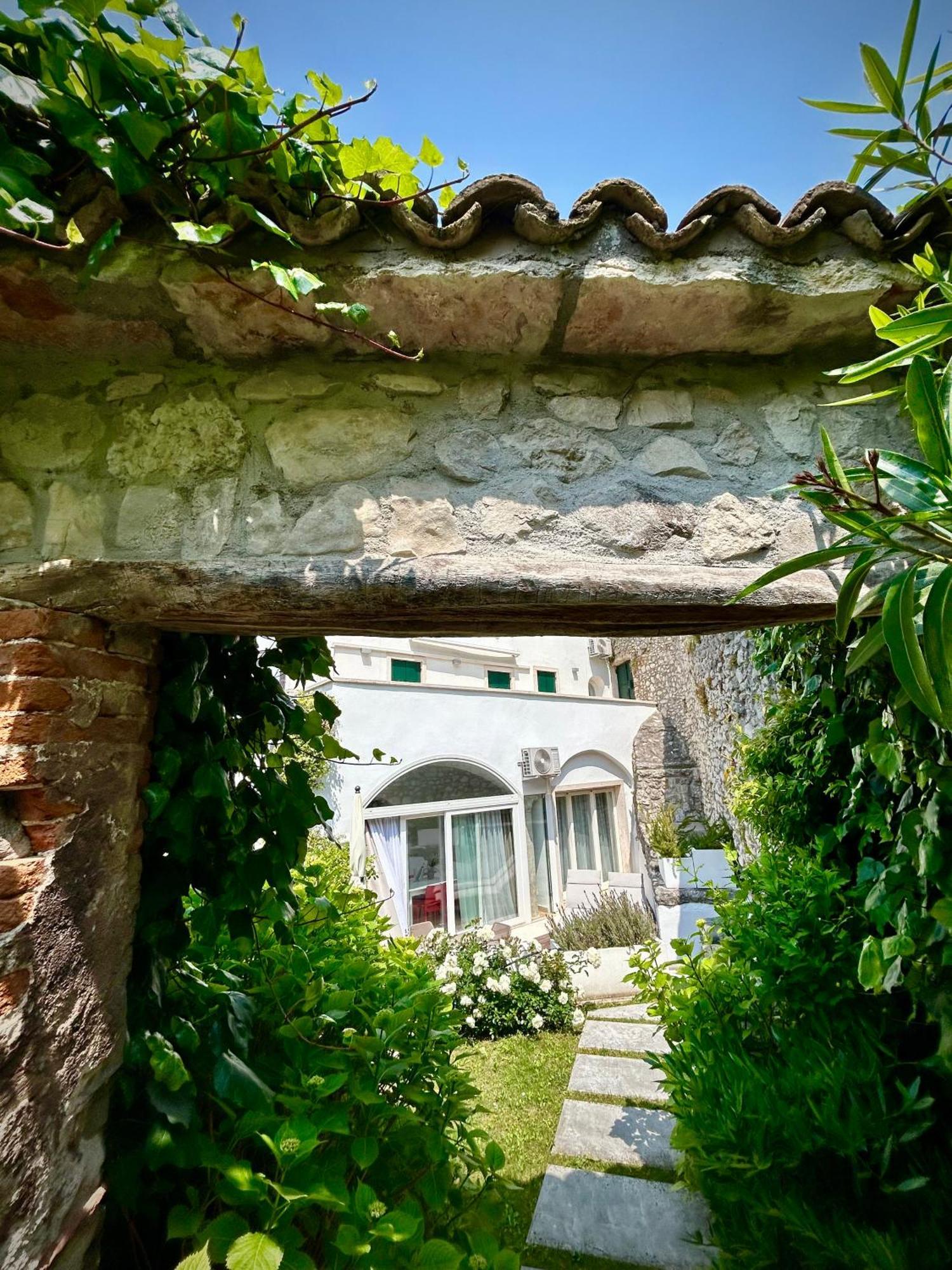 Villa Borgo Borago เบรนโซเน ซูล การ์ดา ห้อง รูปภาพ